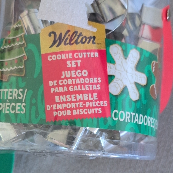 Wilton 18 Cookie Cutters And Spatula Collection - Picture 3 of 7
